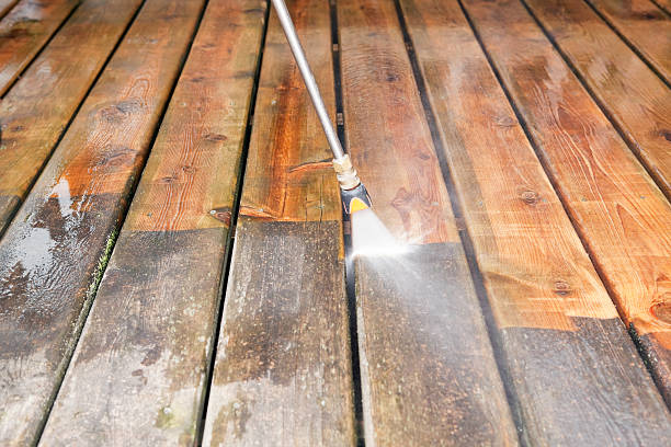 Best Sidewalk Pressure Washing  in Milton, WA